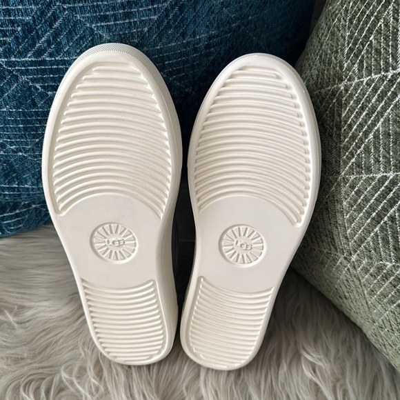 NEW UGG ZILO METALLIC SILVER - Picture 9 of 10